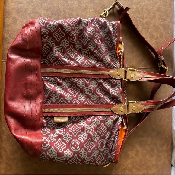 Louis Vuitton Limited Edition Monogram Aviator Bag in Bordeaux Red - PRISTINE - Picture 7 of 13